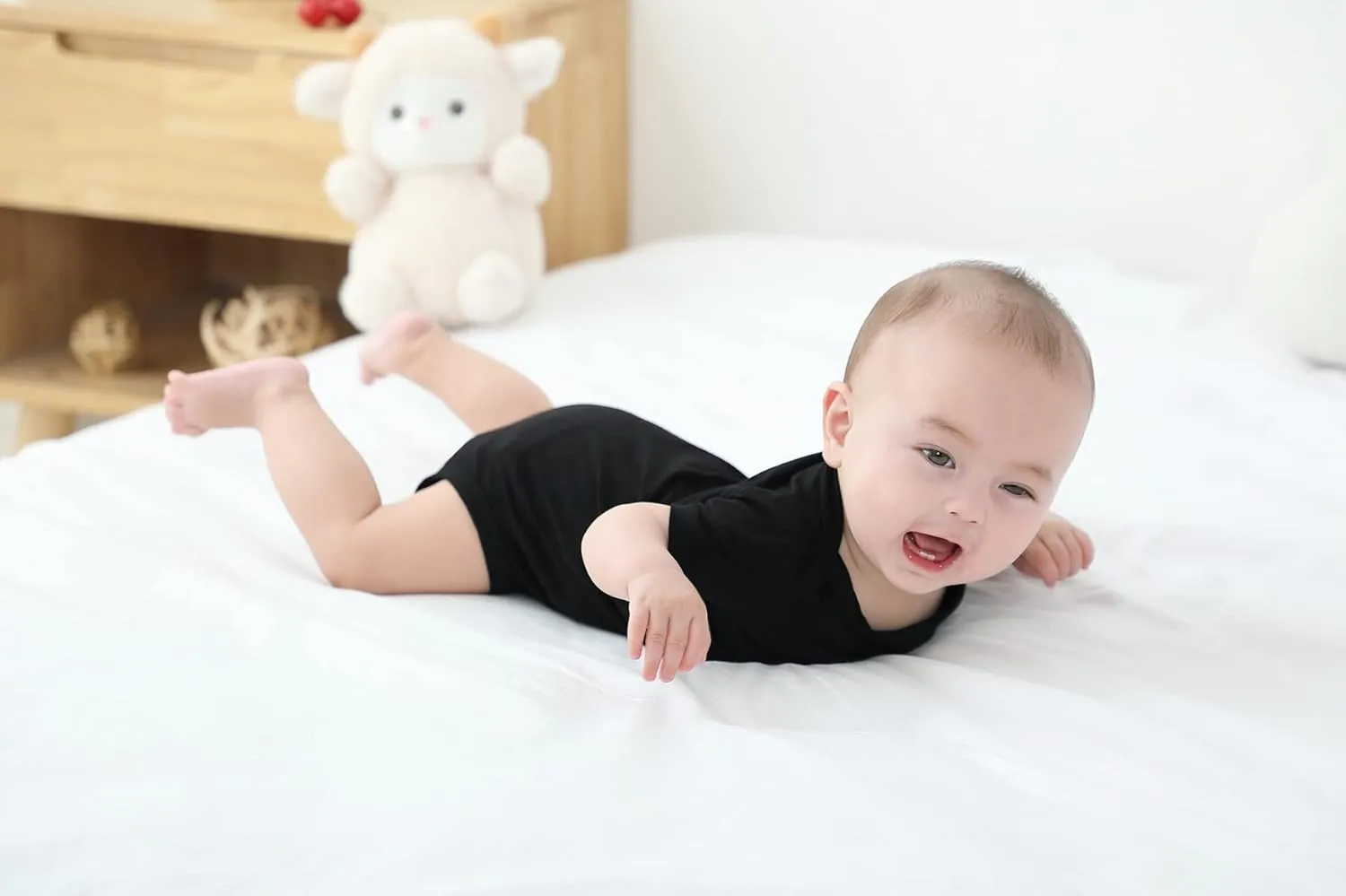 GUISBY Baby Short Sleeve Bodysuits, Rayon Summer Newborn Infant Boys Girls 0-24 Months
